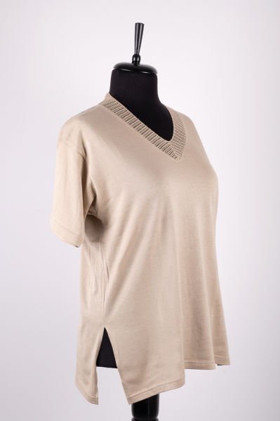 Dörtel Yakası İşli T-Shirt