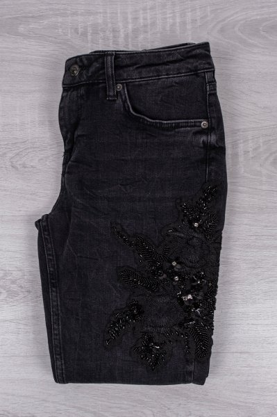Tek Bacağı İşli Dar Paça Jean