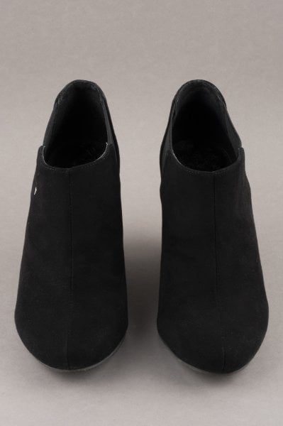 Vince Camuto Süet Dolgu Topuklu Bot